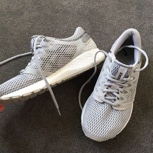 ASICS Roadhawk FF2 Running Shoes, size 8